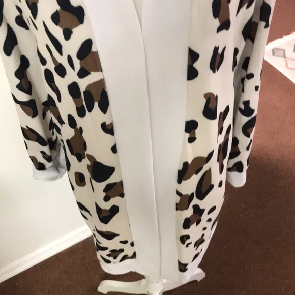 Gorgeous light weight extra long cardigan sweater new without tags - Picture 3 of 9